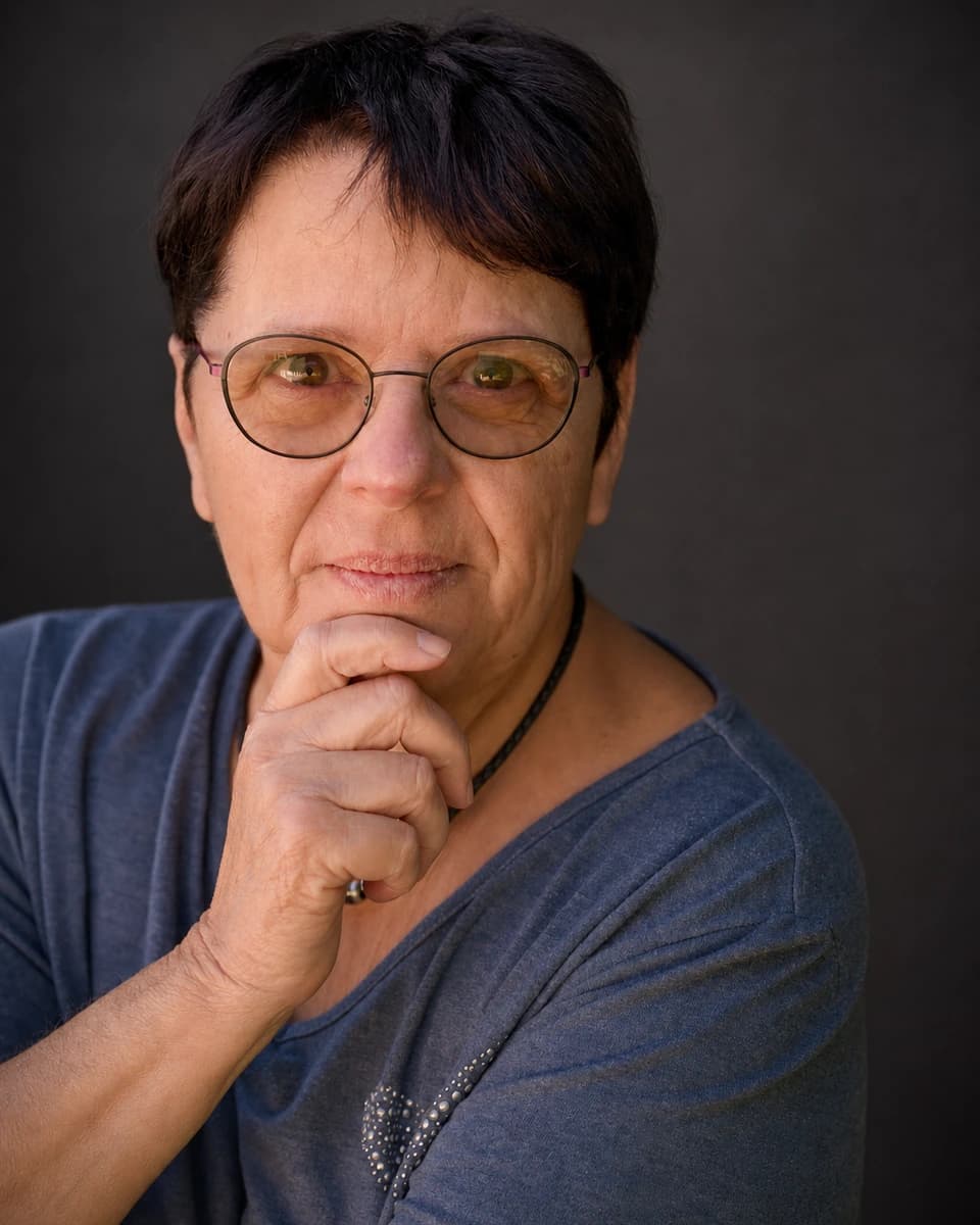Studio portrait preserving expression and pose